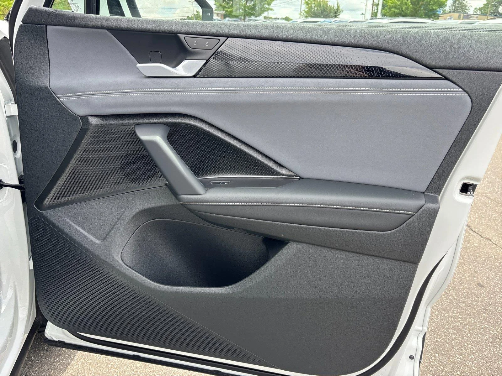 New 2026  Volkswagen SE image 37