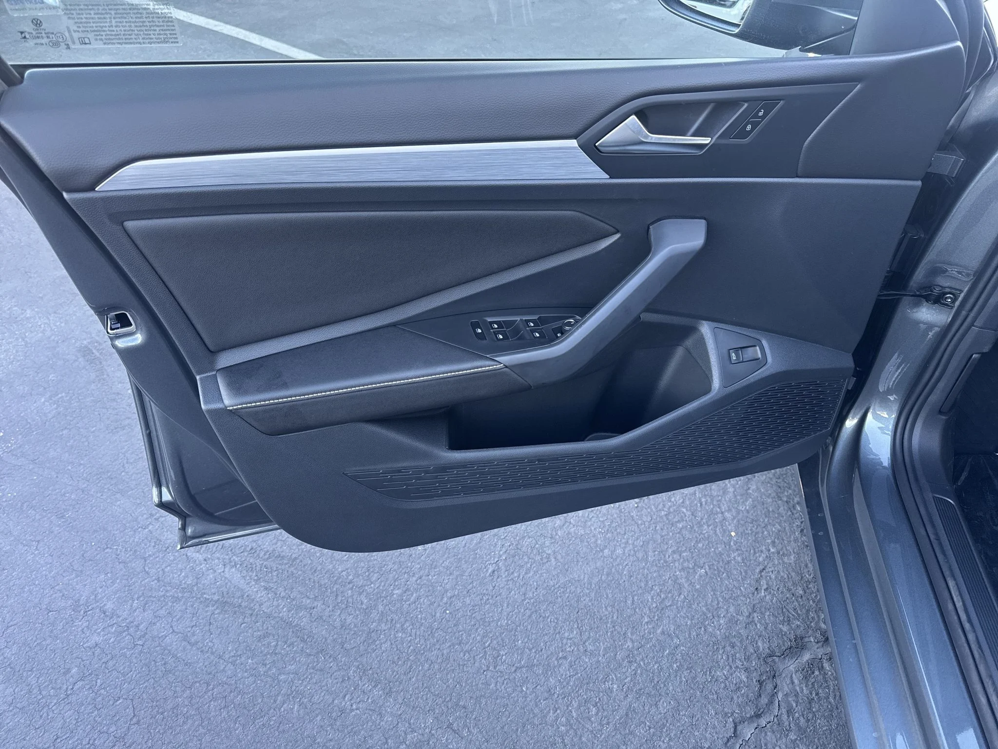 New 2027 Platinum Gray Metallic Volkswagen S image 12