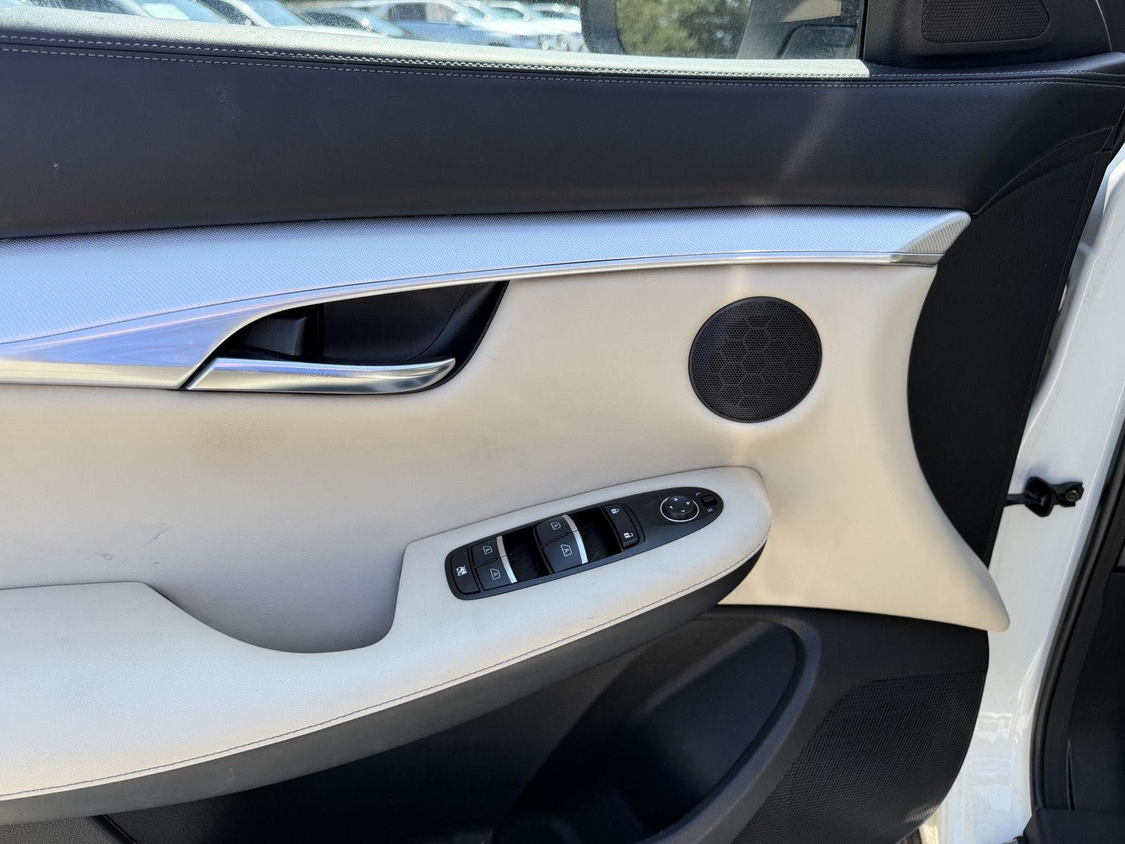 Used 2020 Majestic White INFINITI LUXE image 6