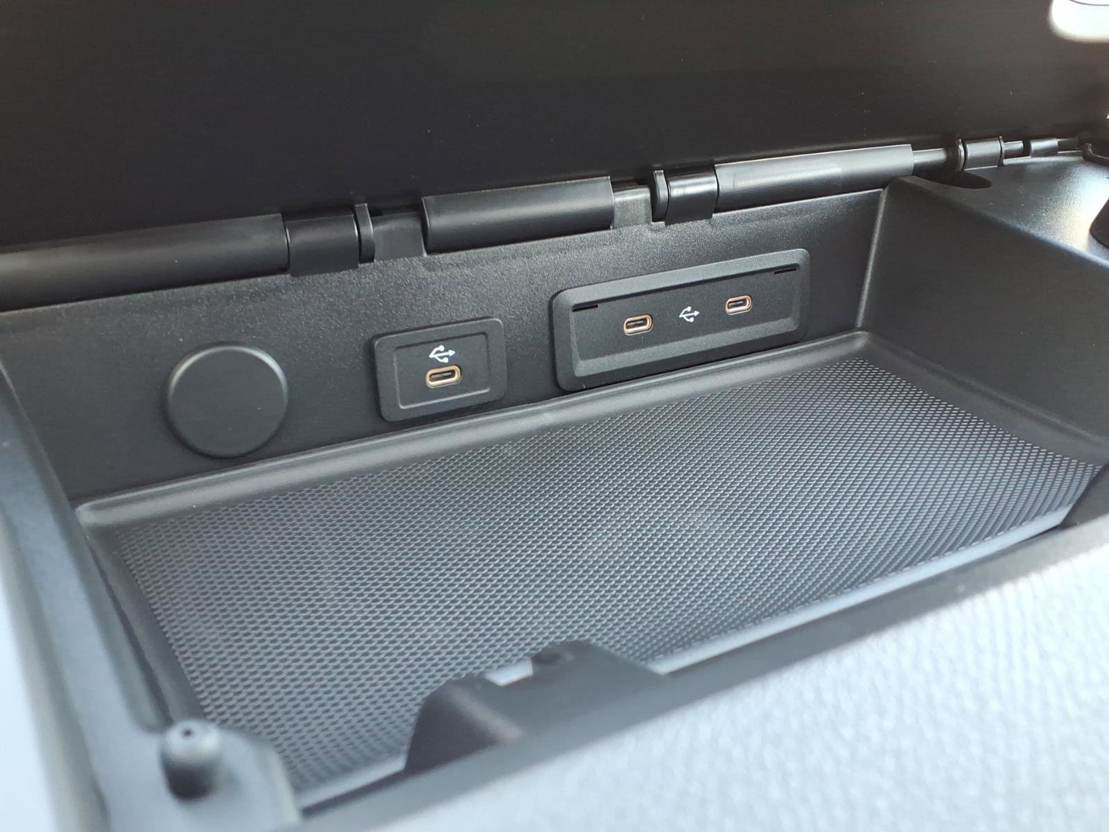 New 2026 Arctic White Mercedes-Benz Cargo 144 WB image 9