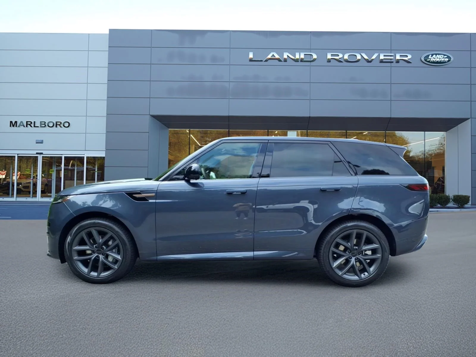 New 2026 Varesine Blue Land Rover Dynamic SE image 6