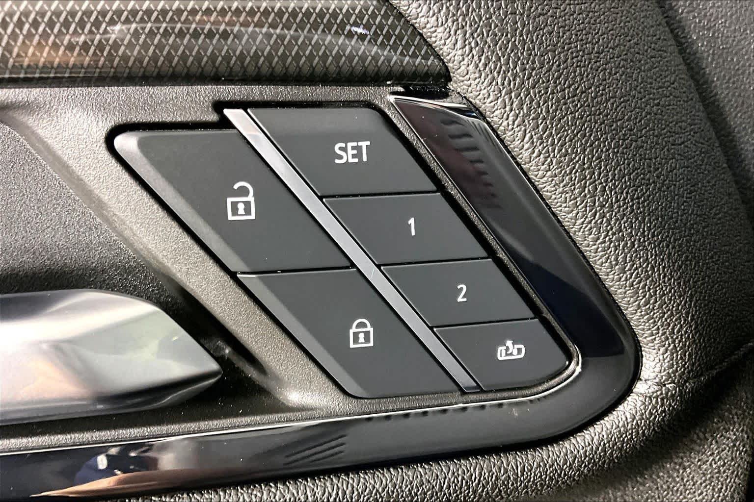 Used 2024 Sterling Metallic GMC AT4 image 34