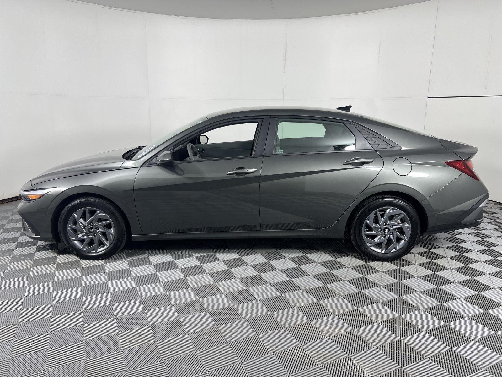 Used 2024 Amazon Gray Hyundai SEL image 7