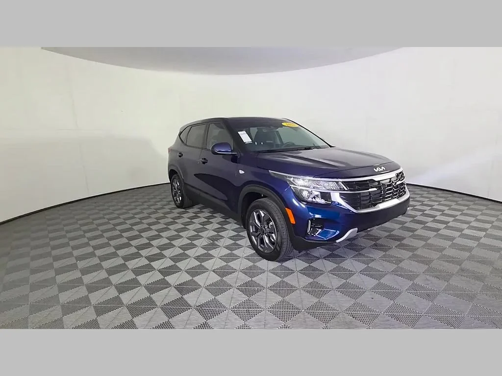 Used 2025 Dark Ocean Blue Kia LX image 34
