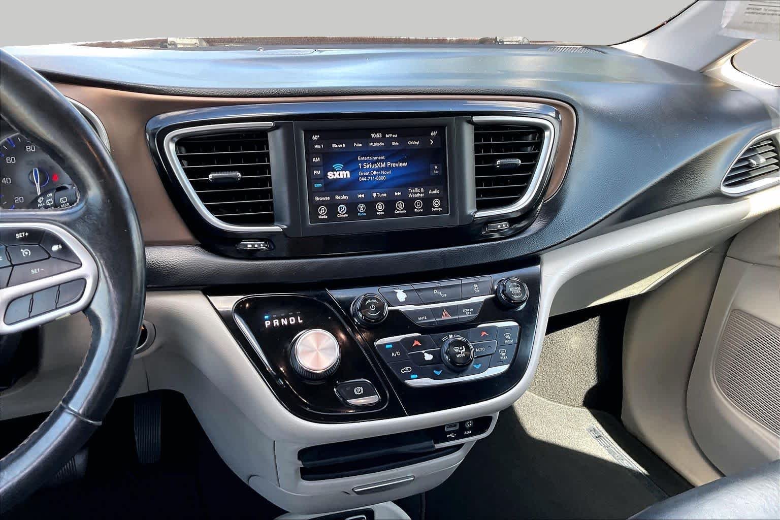 Used 2018 Velvet Red Pearlcoat Chrysler Touring L image 7