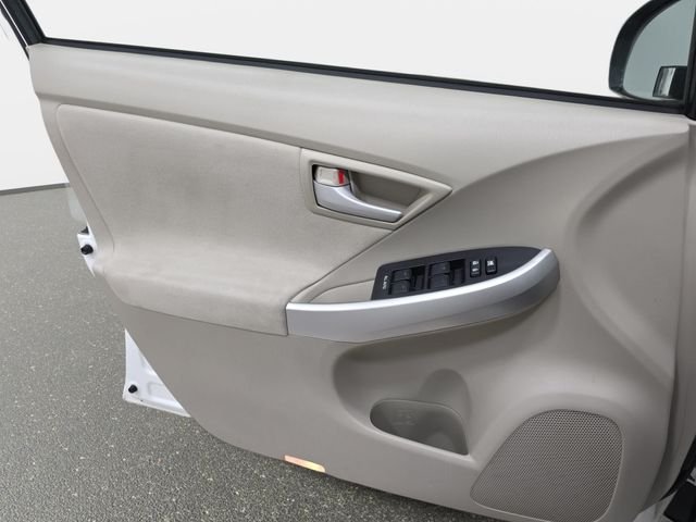 Used 2010 White Toyota II image 25