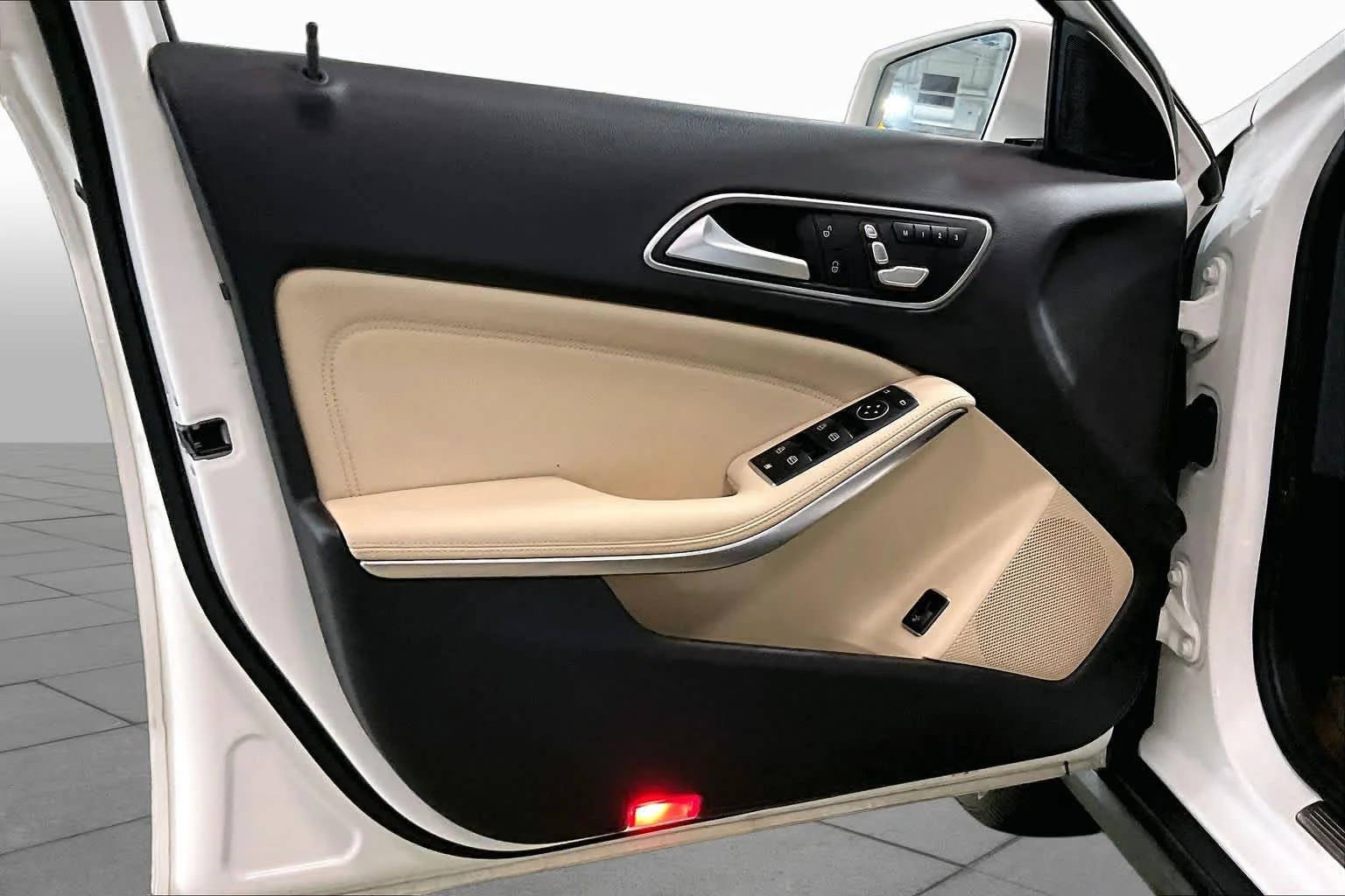 Used 2019 Polar White Mercedes-Benz GLA 250 image 22