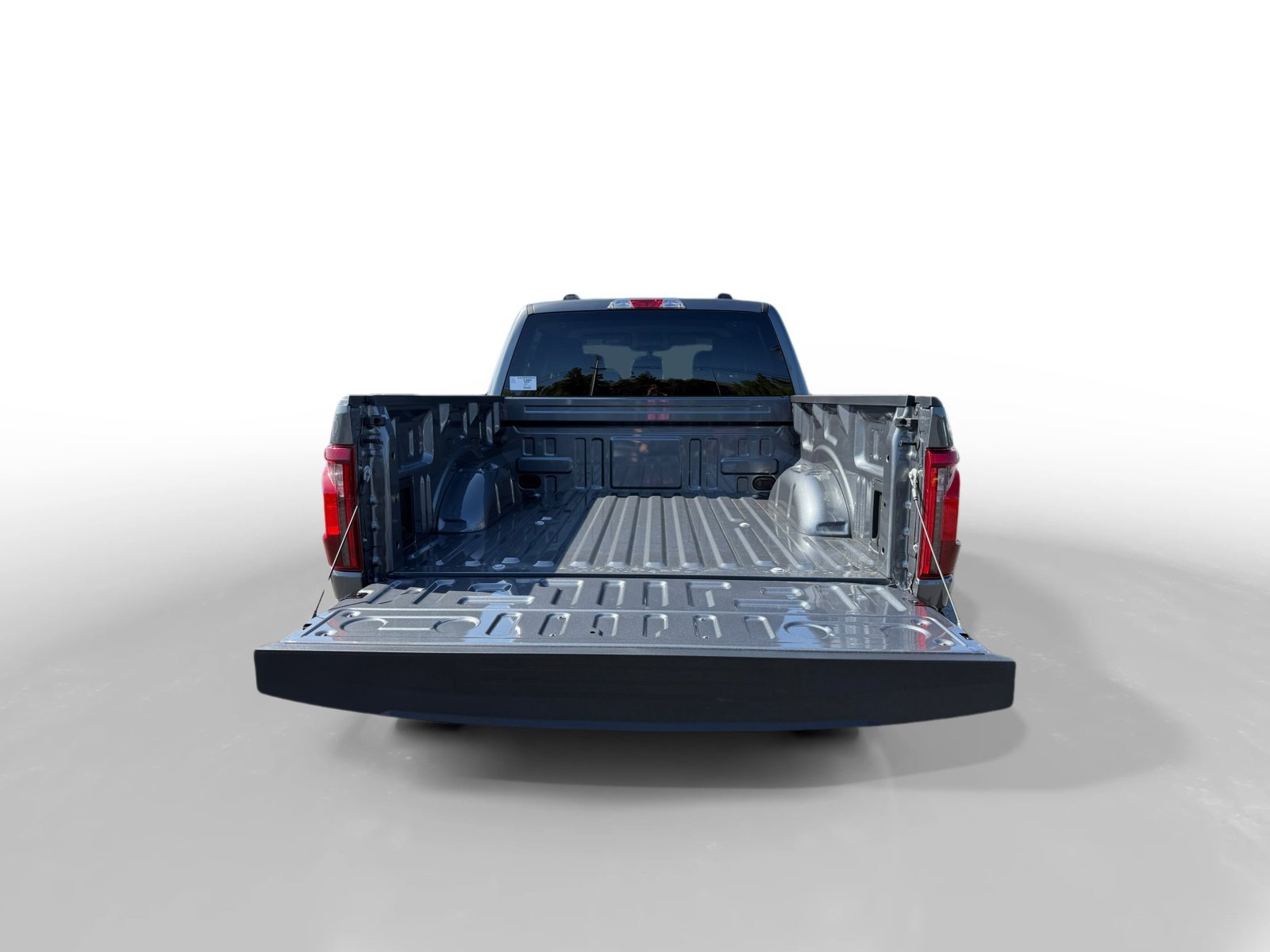 New 2026 Carbonized Gray Metallic Ford XLT image 17