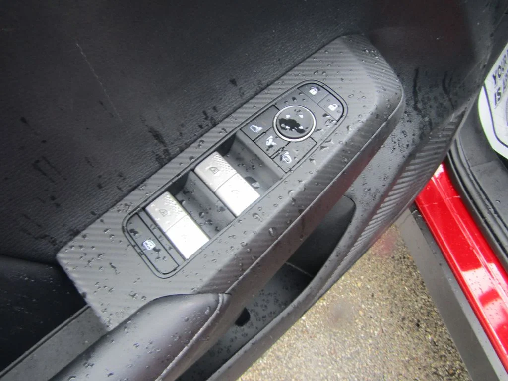 2025 Mitsubishi Outlander Plug-in Hybrid SE - Photo 15