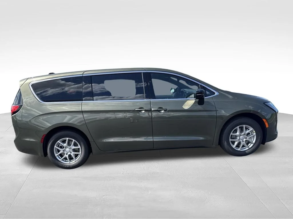 New 2027 Olive Green Pearl-Coat Exterior Paint Chrysler Select image 2