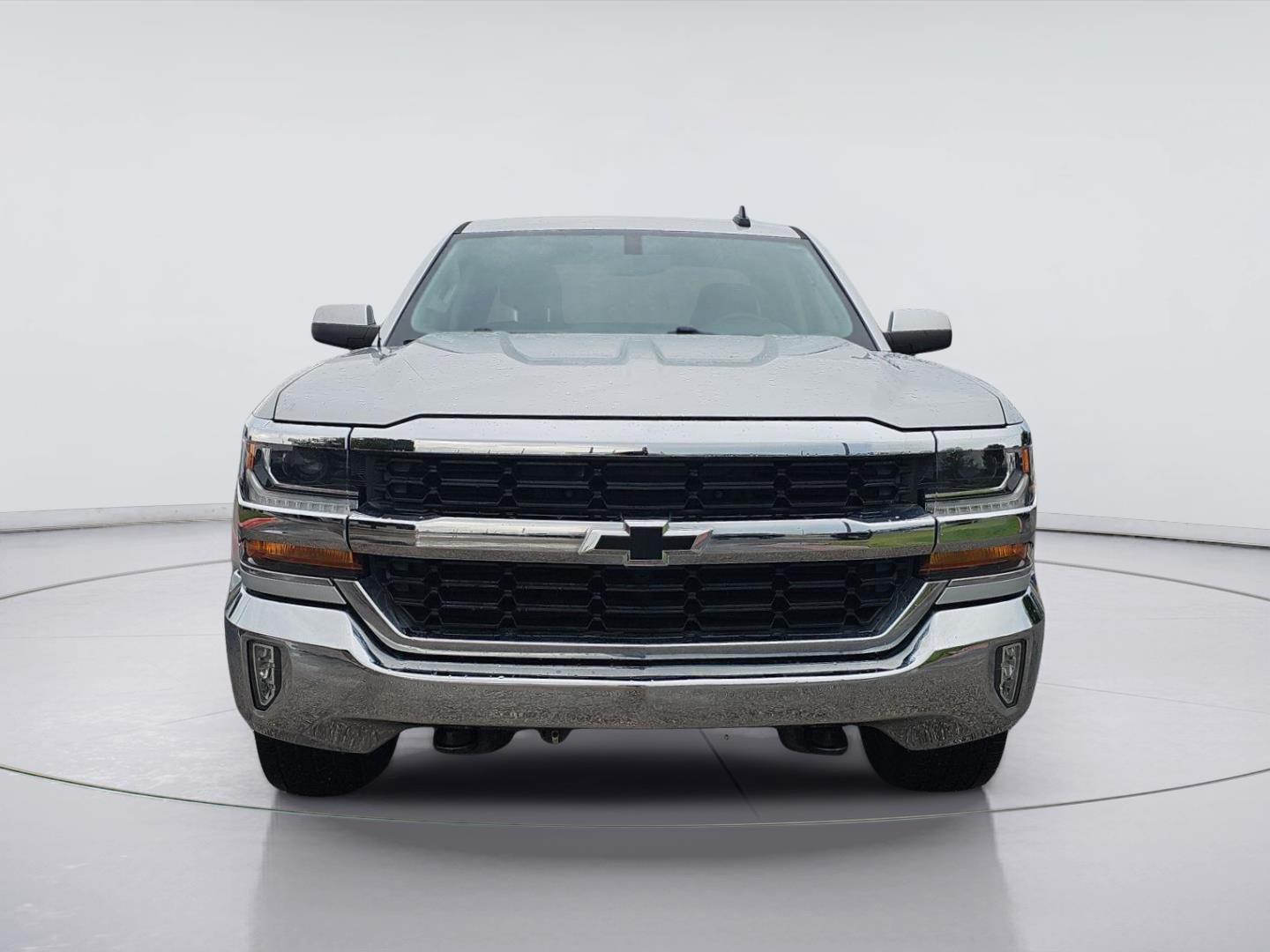 Used 2018 Silver Ice Metallic Chevrolet LT image 8