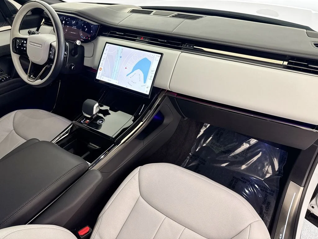 Certified Used 2025 White Land Rover Dynamic SE image 30