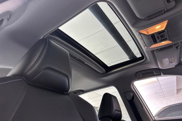 Certified Used 2019 White Toyota XLE Premium image 21