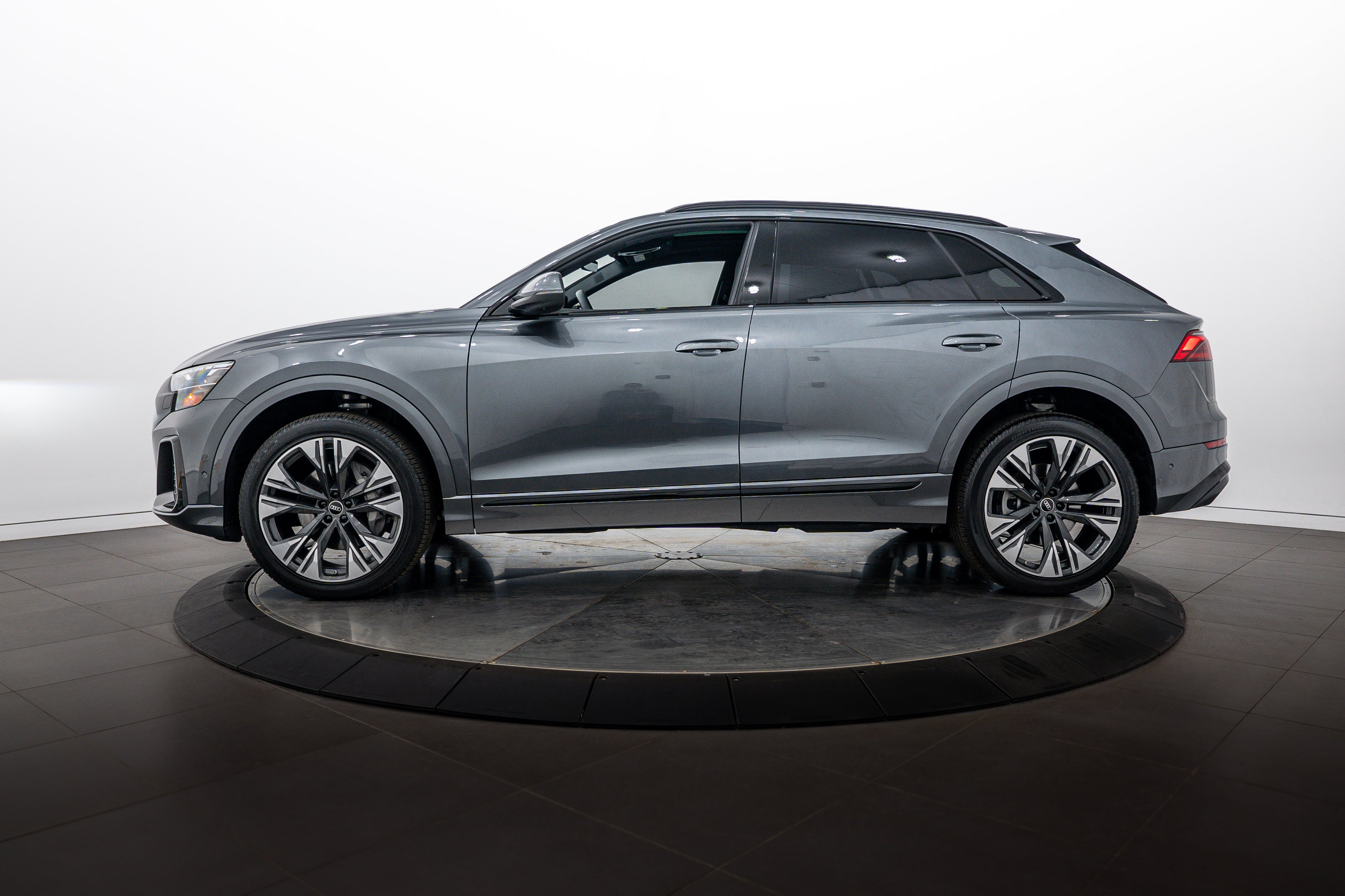 Certified Used 2025 Daytona Gray Pearl Effect Audi Premium Plus image 6