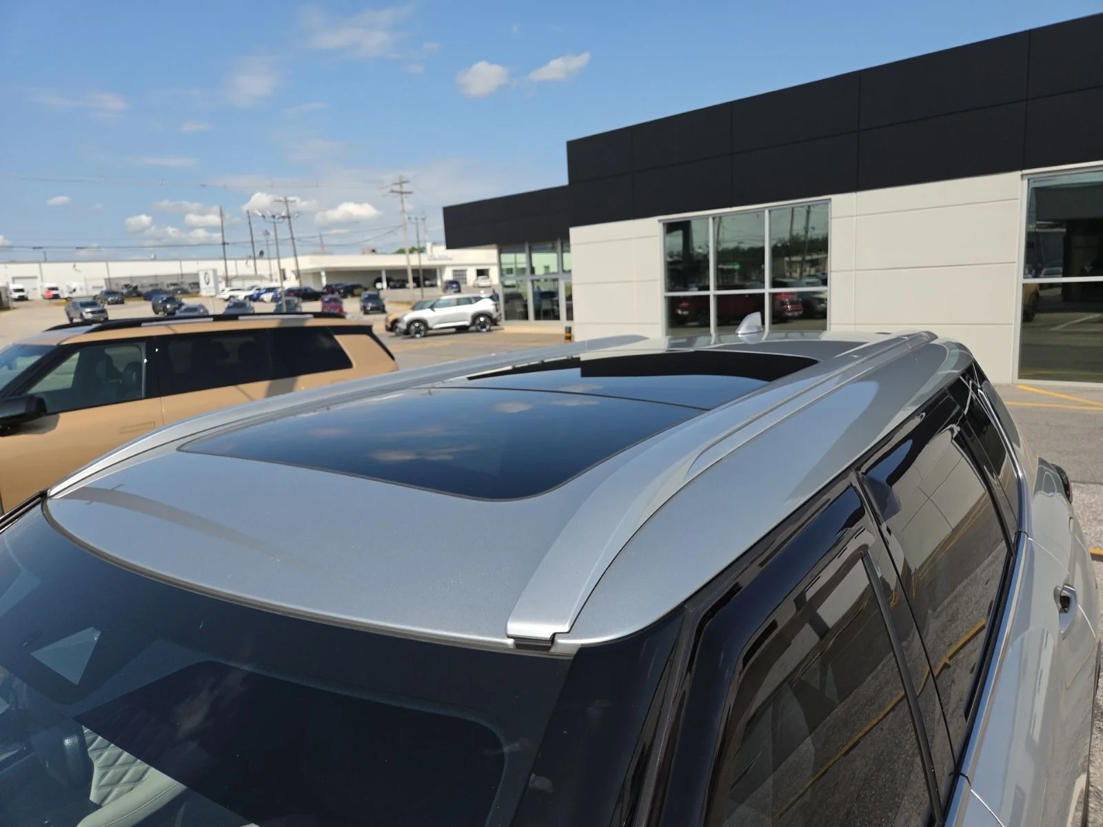 Used 2023 Silver Mitsubishi SEL image 9