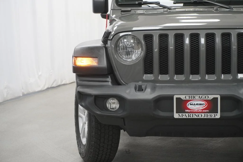 Used 2019 Gray Jeep Sport S image 7