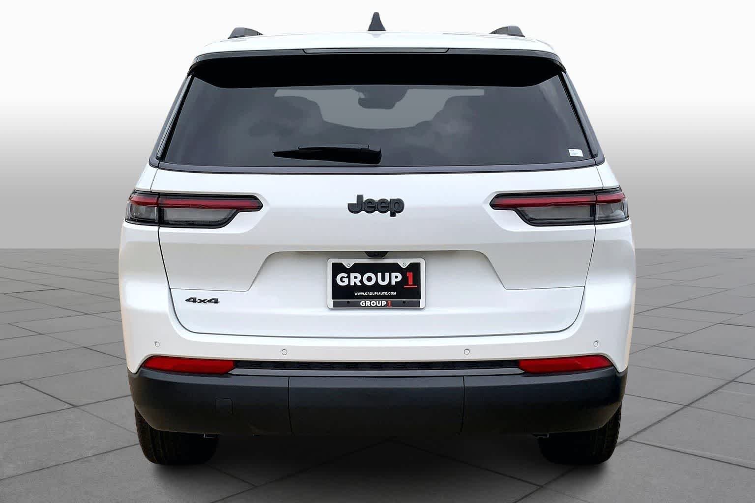 New 2026 Bright White Clear-Coat Exterior Paint Jeep Limited image 4