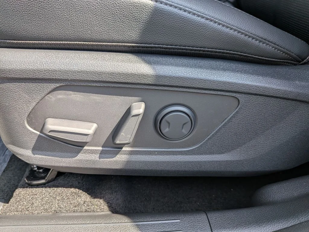 New 2026 Gray Metallic Kia EX image 41