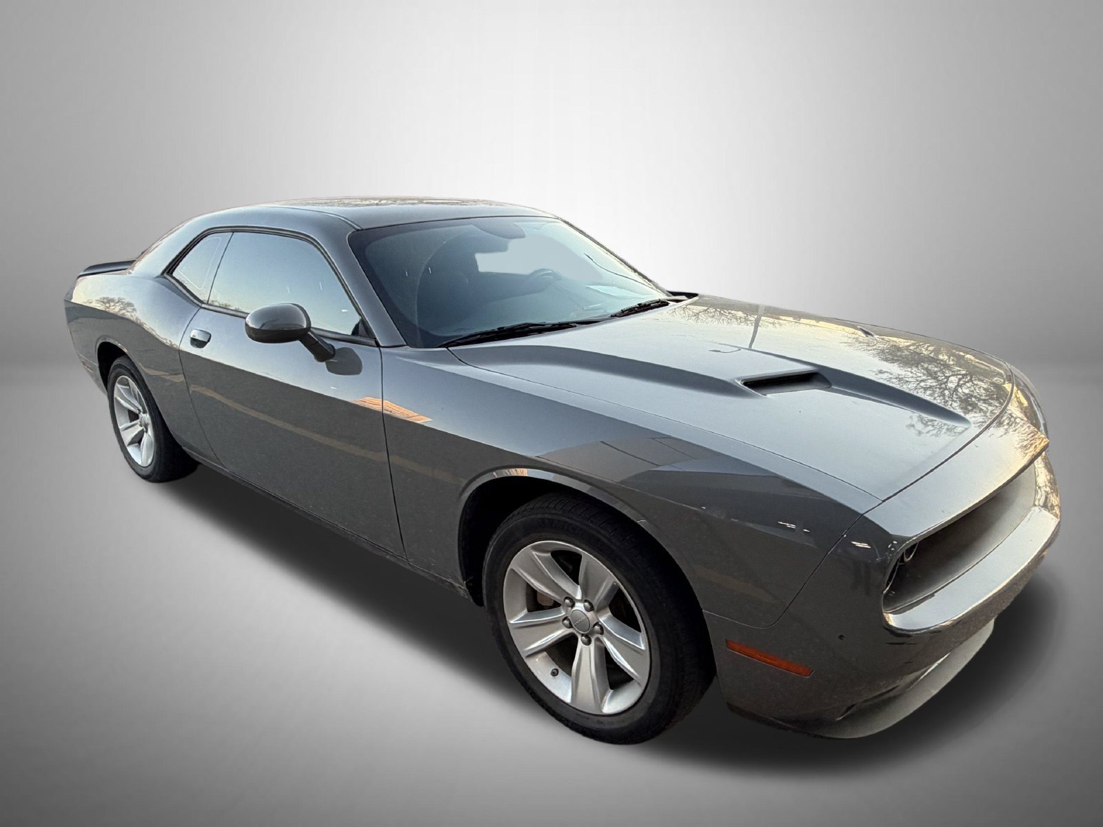 Used 2023 Gray Dodge SXT image 1