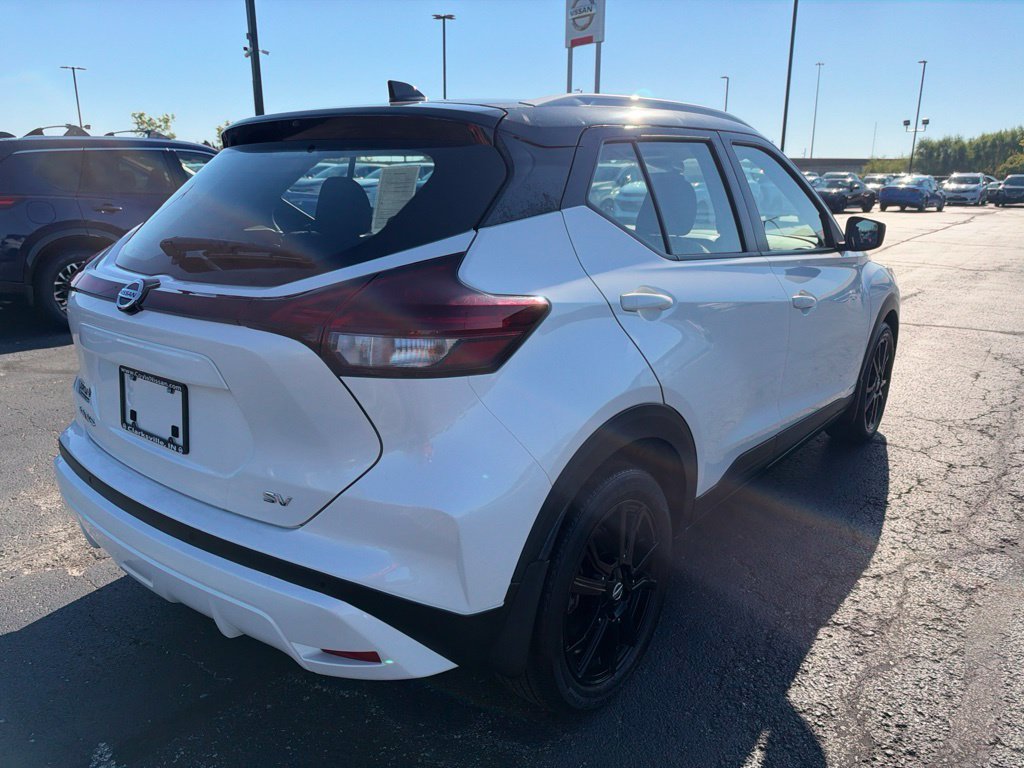 Used 2021 White Nissan SV image 3