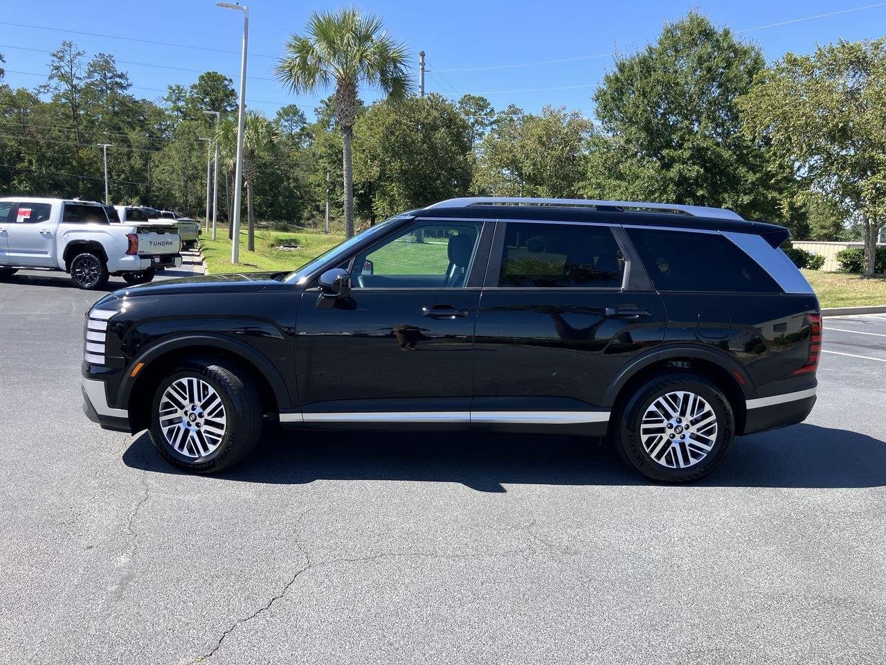 Used 2026 Black (Abyss Black Pearl) Hyundai SEL 7-Passenger image 2