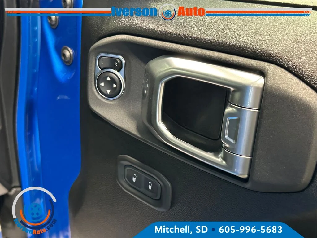 New 2026 Hydro Blue Pearlcoat Jeep Sport RHD image 12