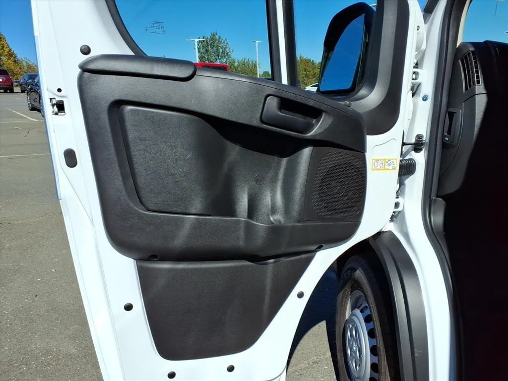 New 2026 Bright White Clearcoat RAM Tradesman image 4