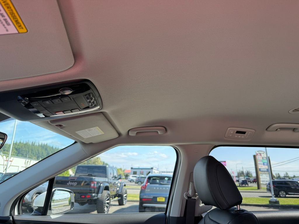 New 2026 Snow White Pearl Kia LXS image 17