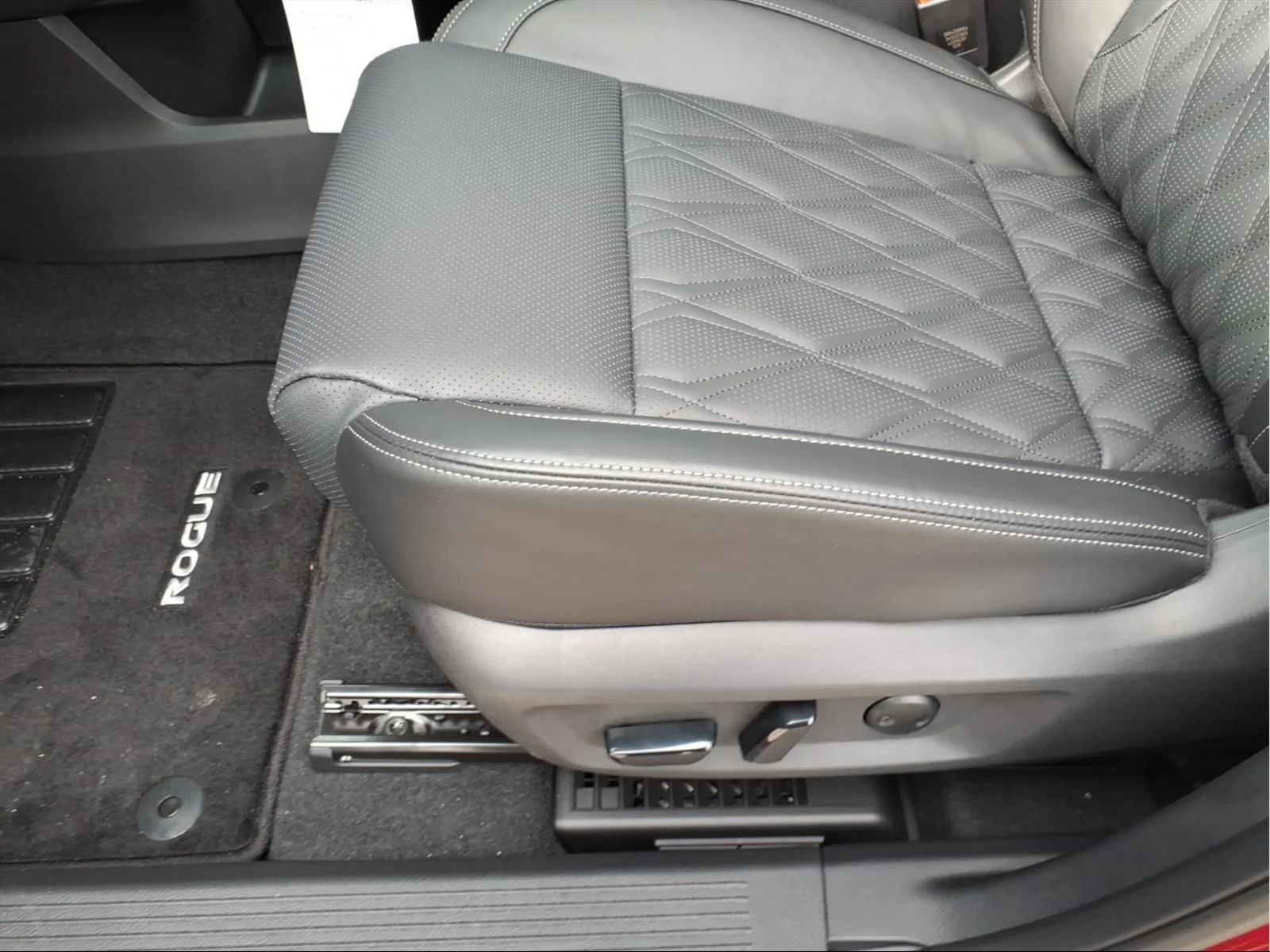 2026 Nissan Rogue Platinum - Photo 14
