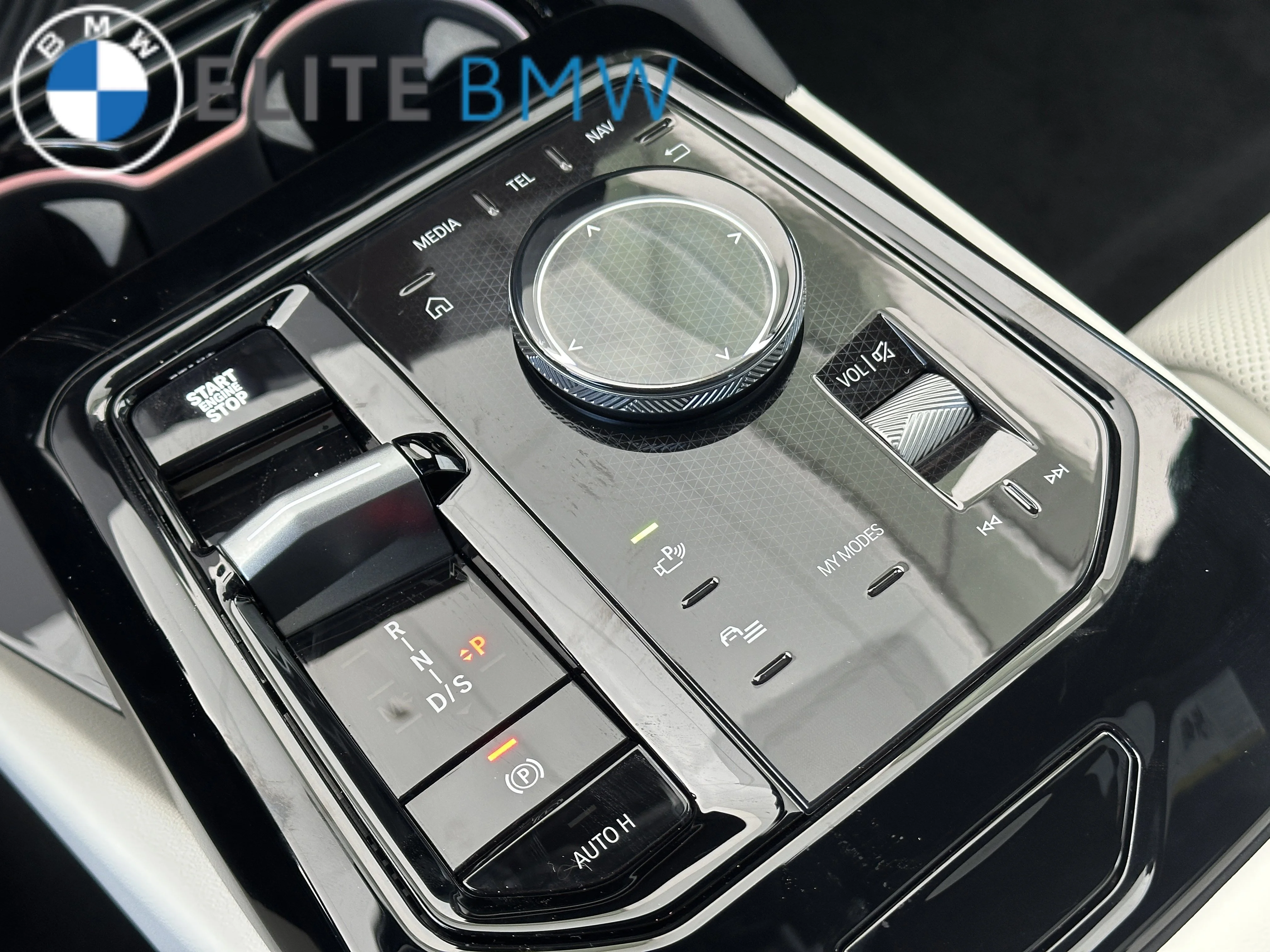 New 2026 Alpine White BMW 530i xDrive image 22