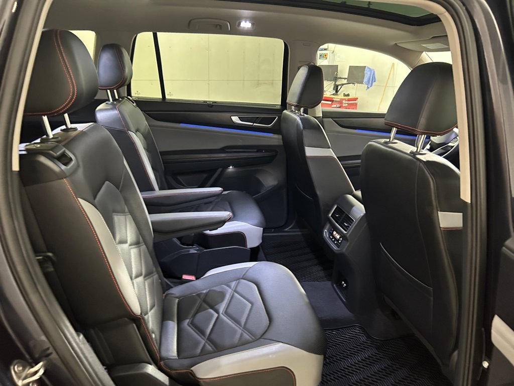 Used 2024  Volkswagen 2.0T Peak Edition SEL image 17