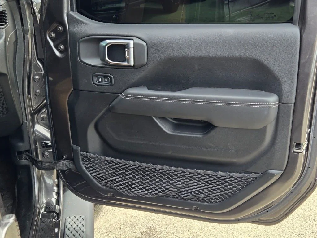 Used 2021 Gray Jeep Rubicon image 5