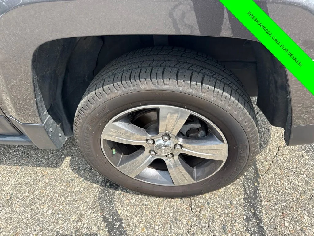 Used 2016 Gray Jeep Latitude image 5