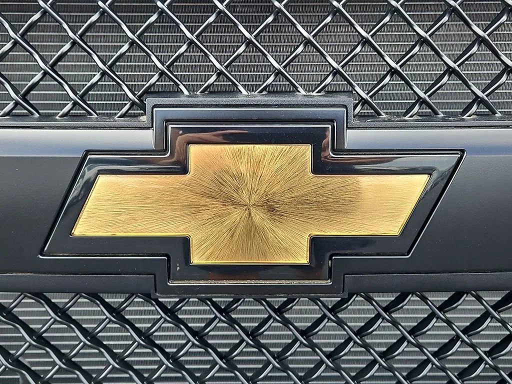 New 2026 Summit White Chevrolet WT image 22