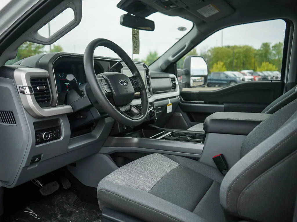 New 2026 Oxford White Ford F-350® XLT image 15