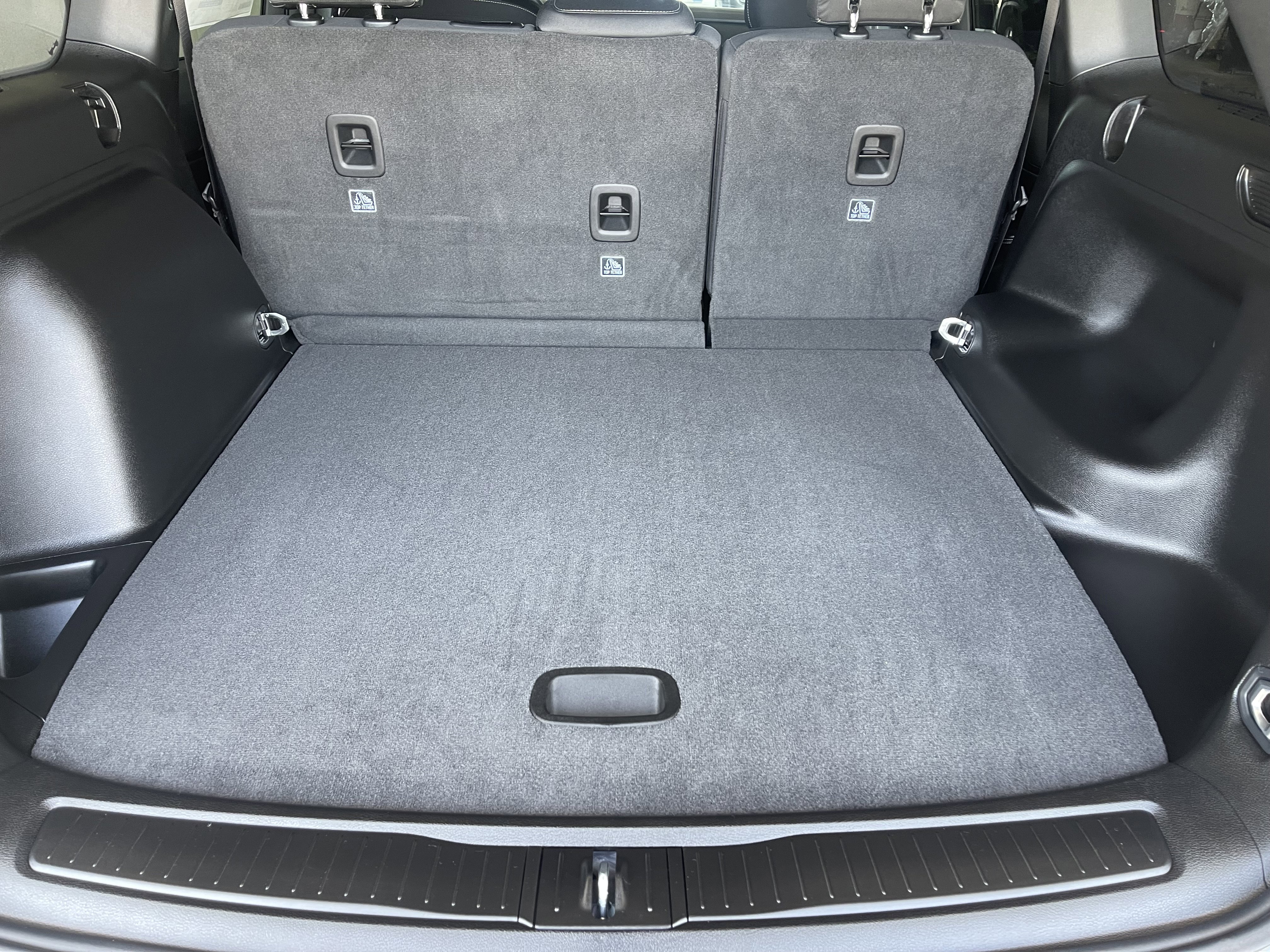 New 2026 Baltic Gray Metallic Clear-Coat Exterior Paint Jeep Laredo image 16