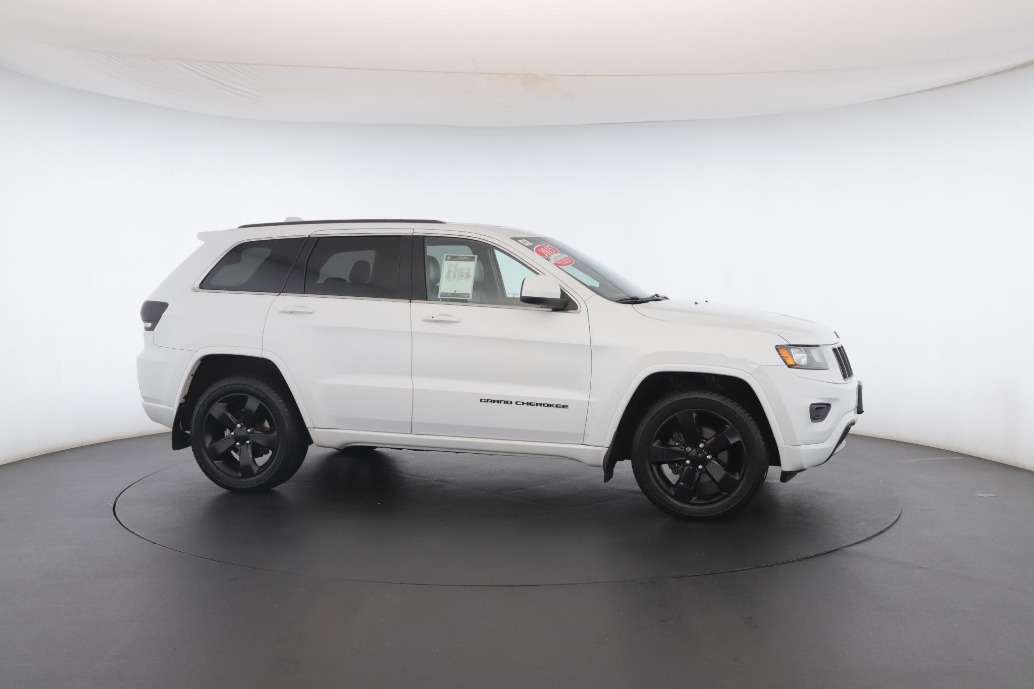 Used 2015 Bright White Clearcoat Jeep Altitude image 33