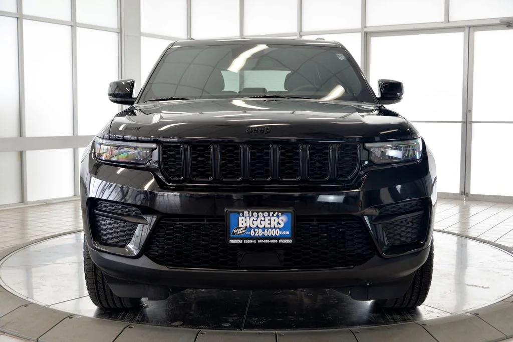 Used 2023 Black Jeep Altitude X image 3