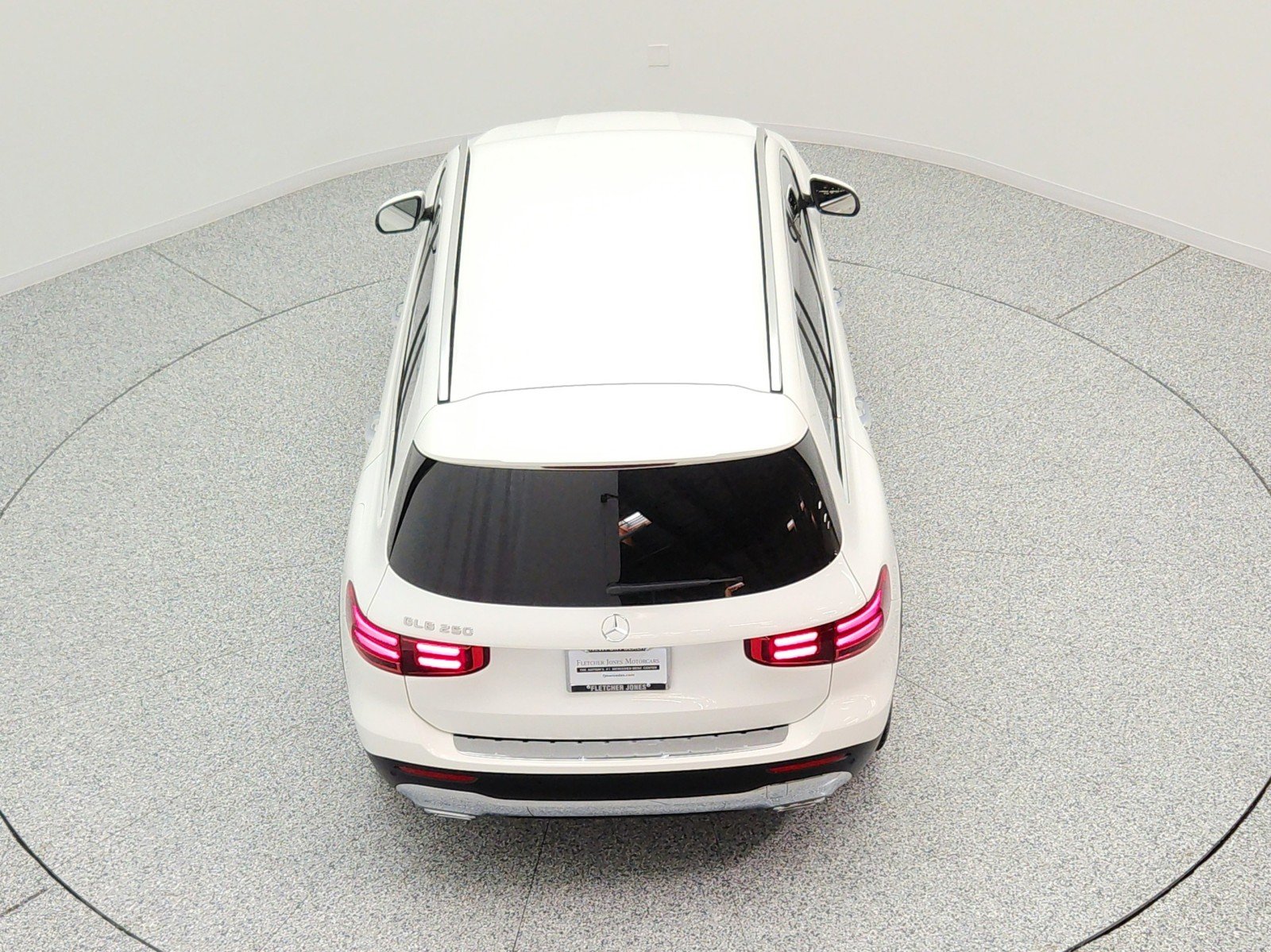 Used 2025 Polar White Mercedes-Benz GLB 250 SUV image 27