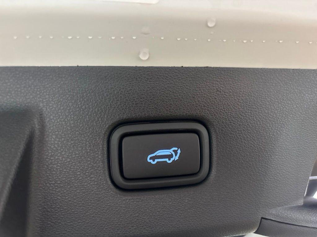 New 2026 White Hyundai SEL AWD image 28