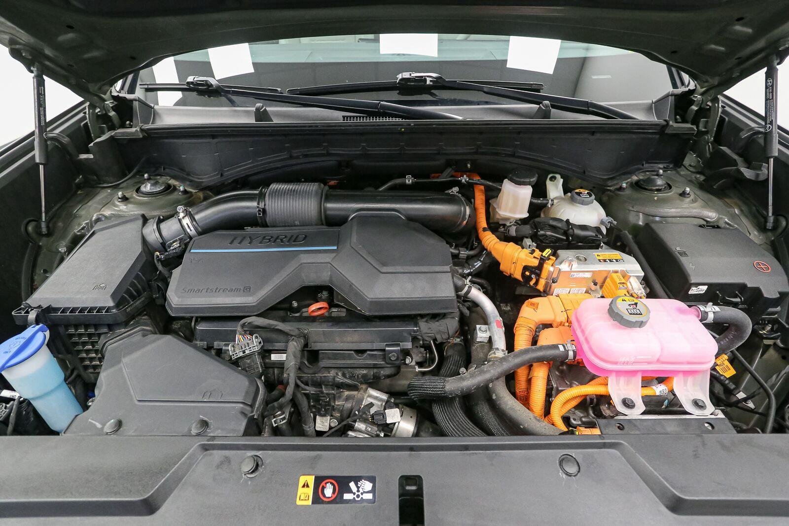 Used 2024 Rockwood Green Hyundai Limited image 13