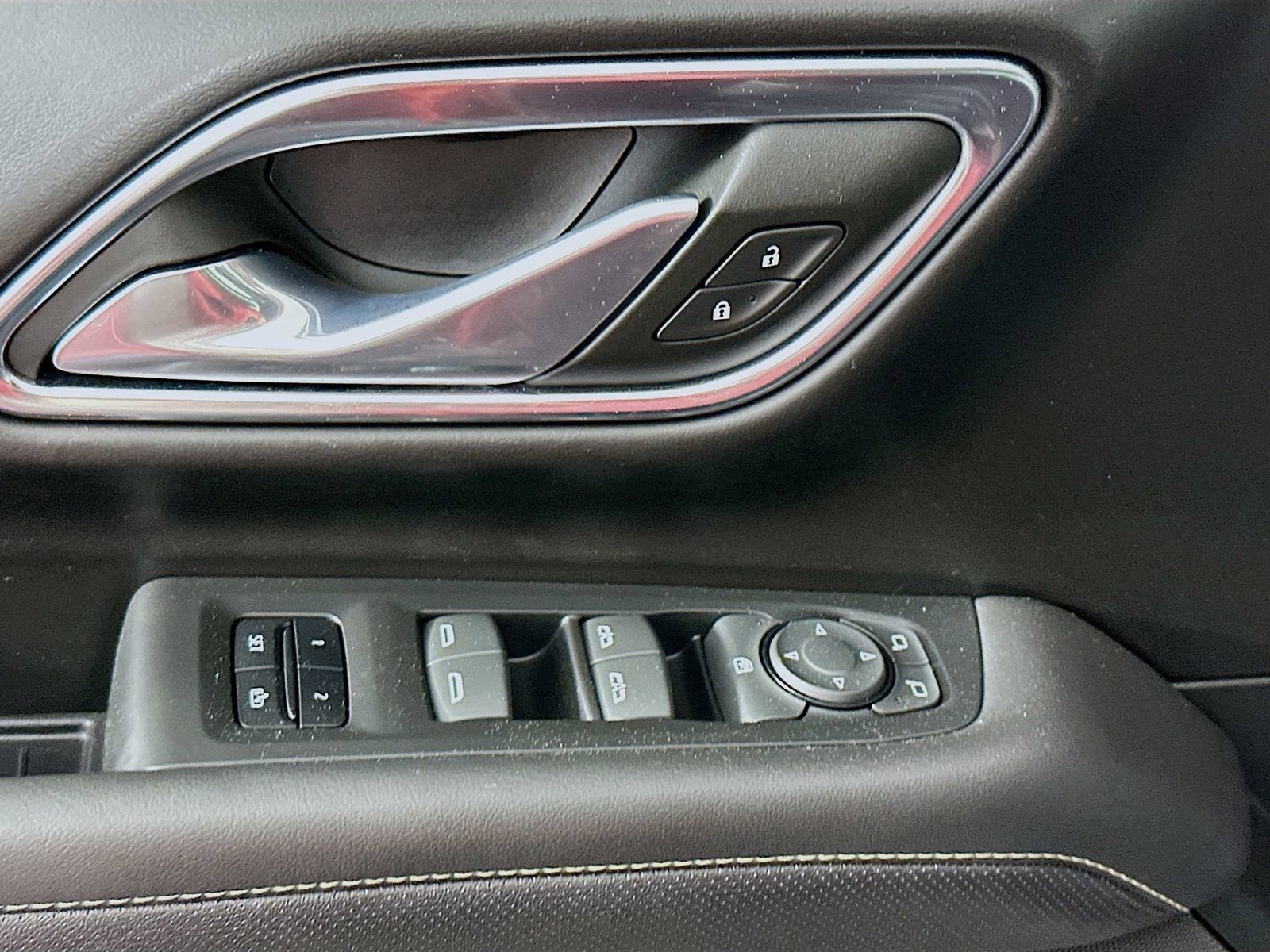 2023 GMC Yukon SLT - Photo 21