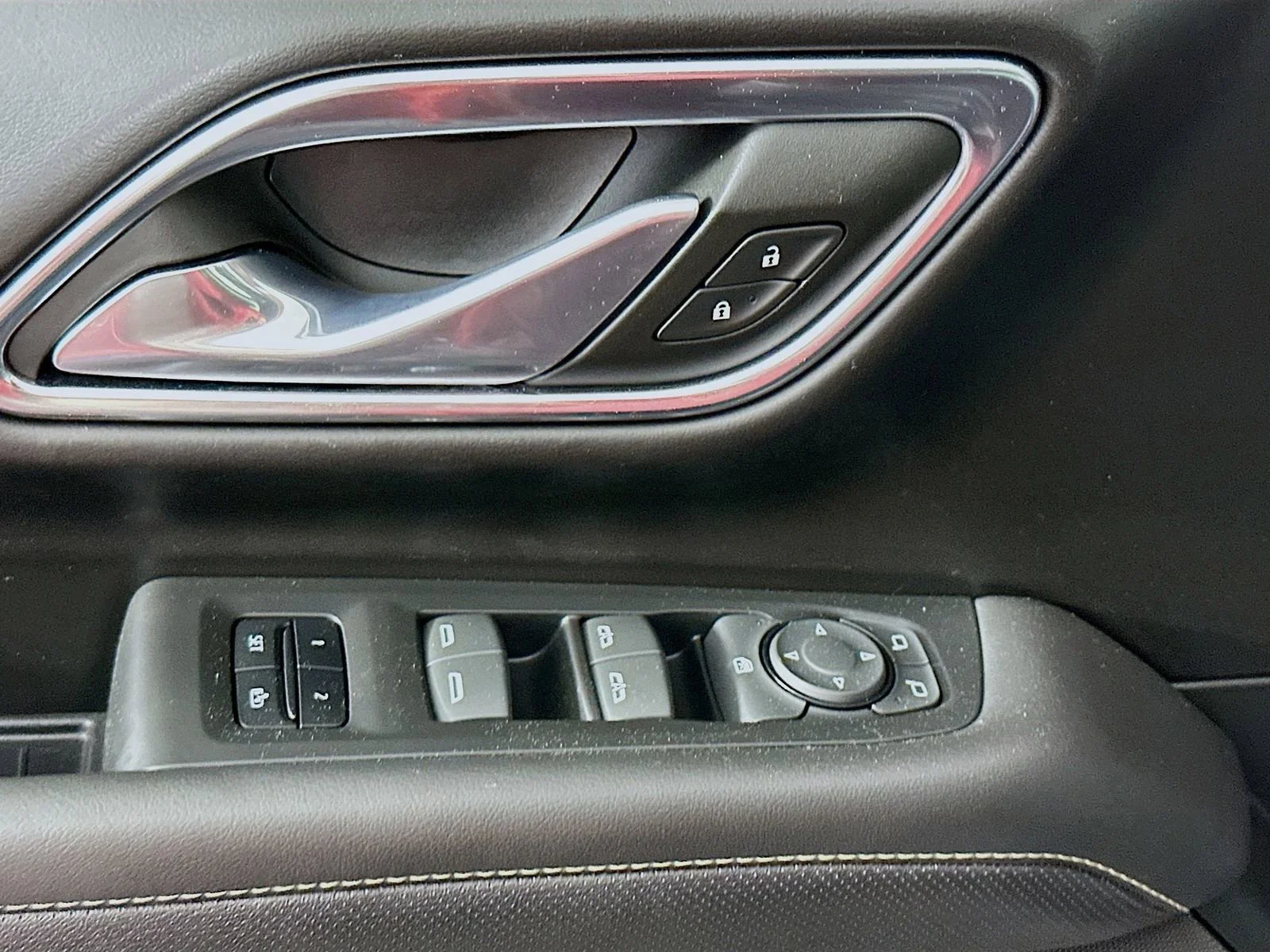 2023 GMC Yukon SLT - Photo 21