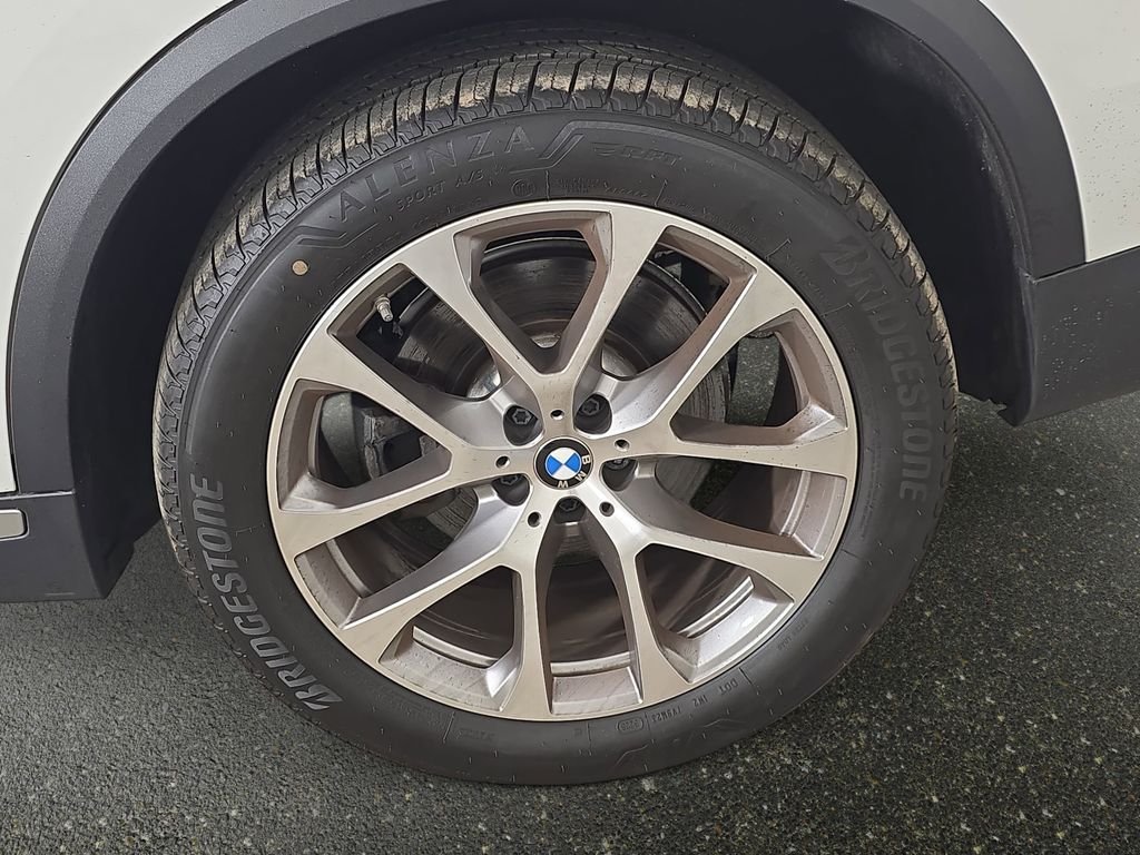 Certified Used 2025 Alpine White BMW xDrive40i image 35