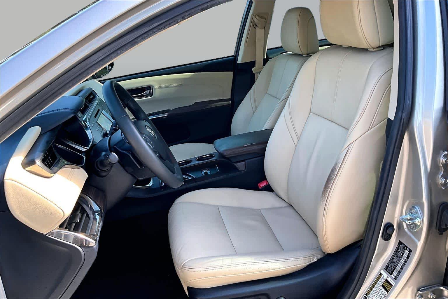 Used 2014 Creme Brulee Mica Toyota XLE image 8