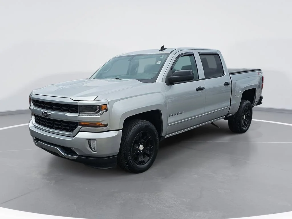 Used 2018 SILVER ICE METALLIC Chevrolet LT image 9