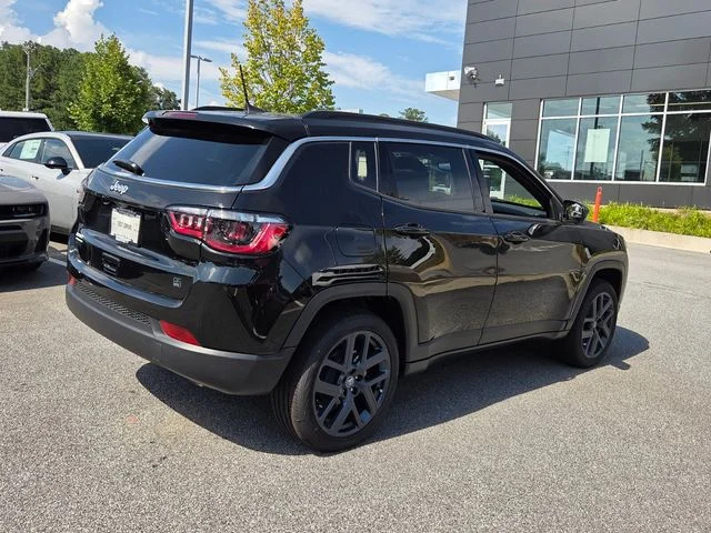 New 2026 Diamond Black Crystal Pearl-Coat Exterior Paint Jeep  image 9