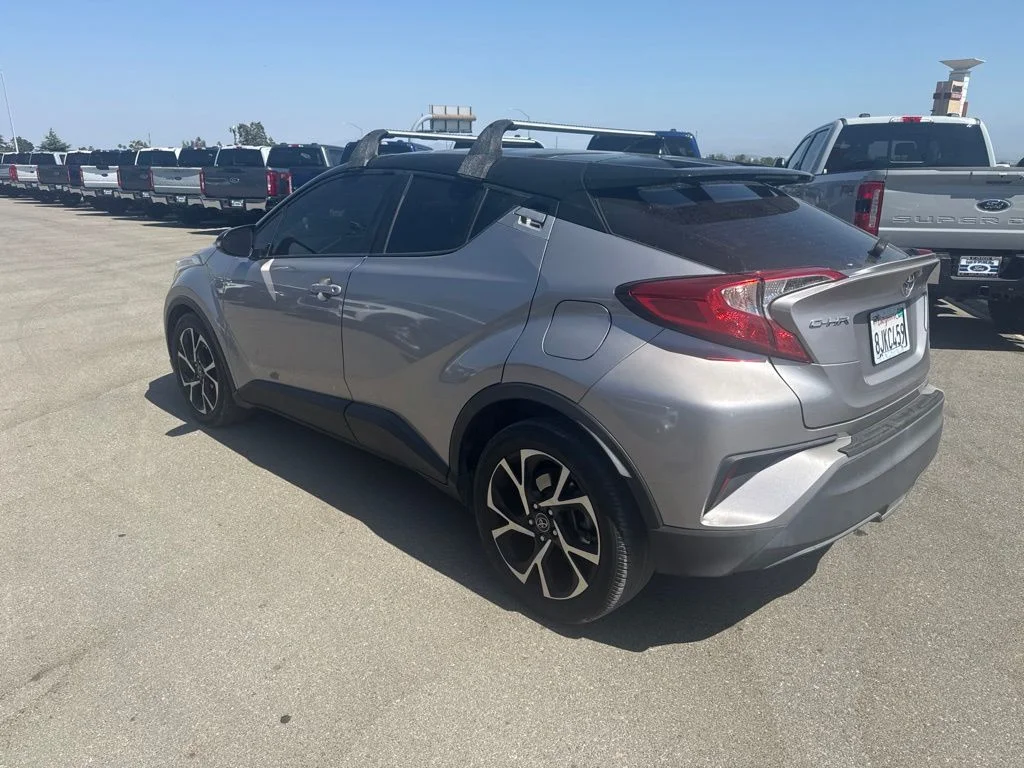 Used 2019 Silver Toyota XLE image 4