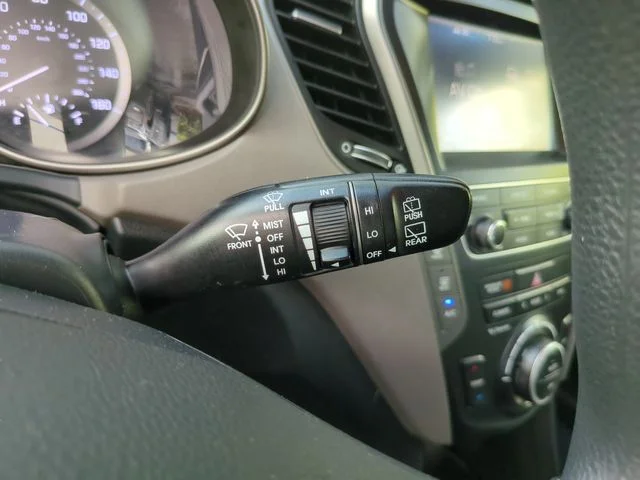 Used 2018 Silver Hyundai SE image 31