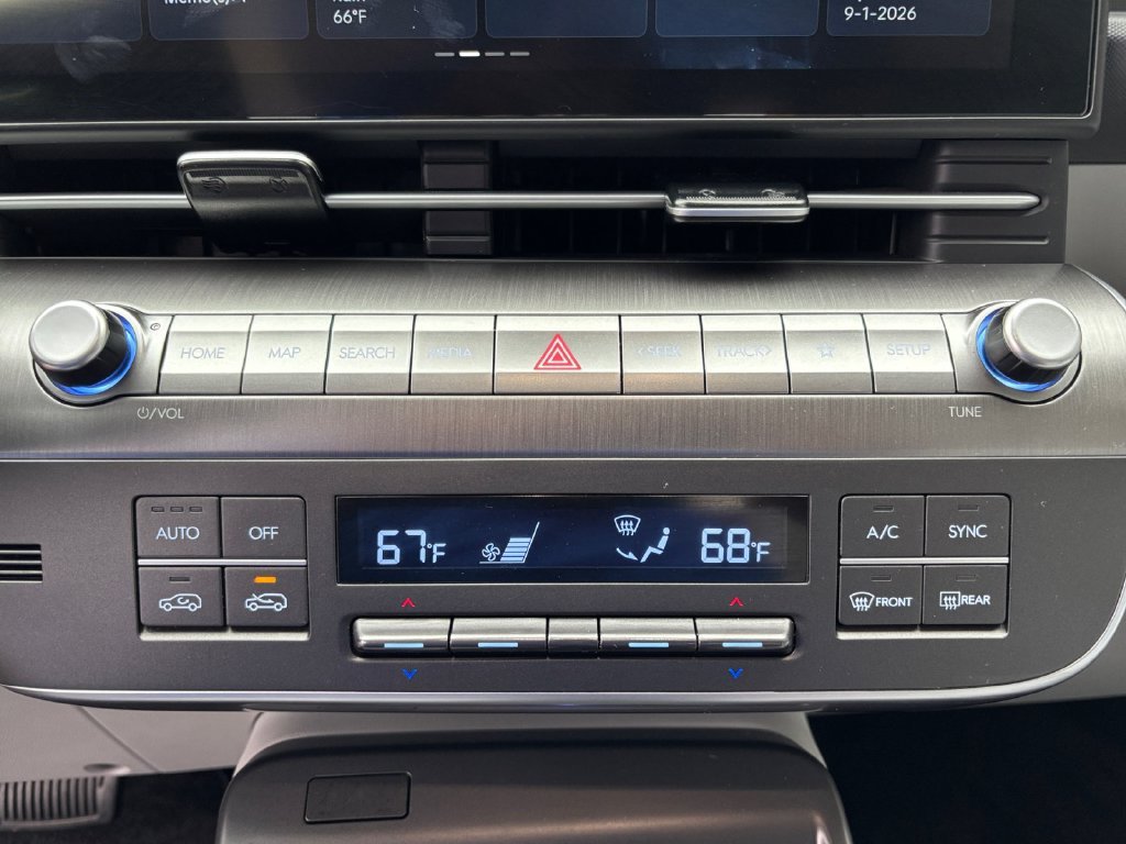 Used 2025 Green Hyundai SEL Convenience image 23